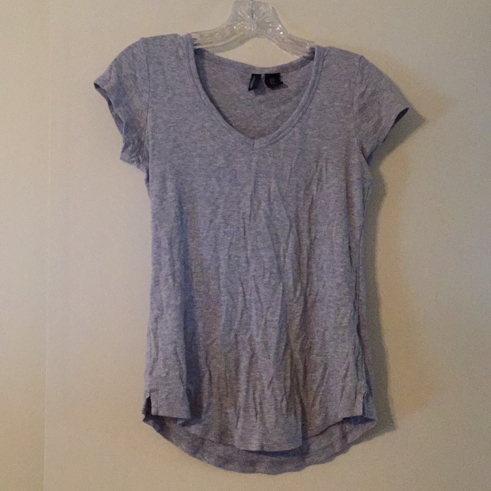 Gray v-neck short sleeve top